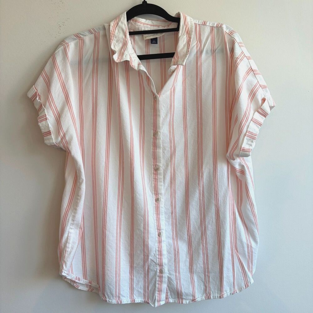 NWOT Universal Thread Button Up Red and White Striped Short Sleeve Top XXL